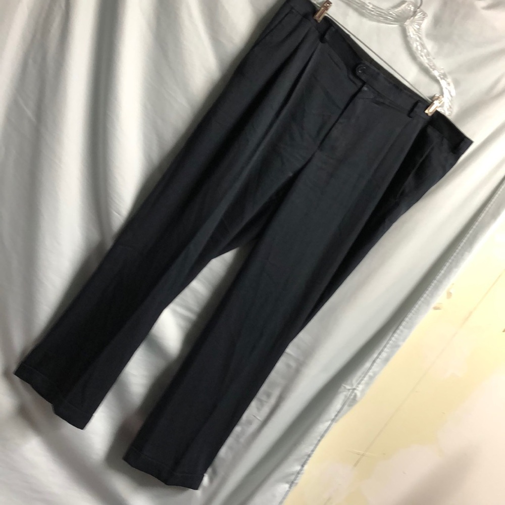 Dark blue Perry Ellis portfolio classic fit 30 x32 Navy blue dress pants, slacks